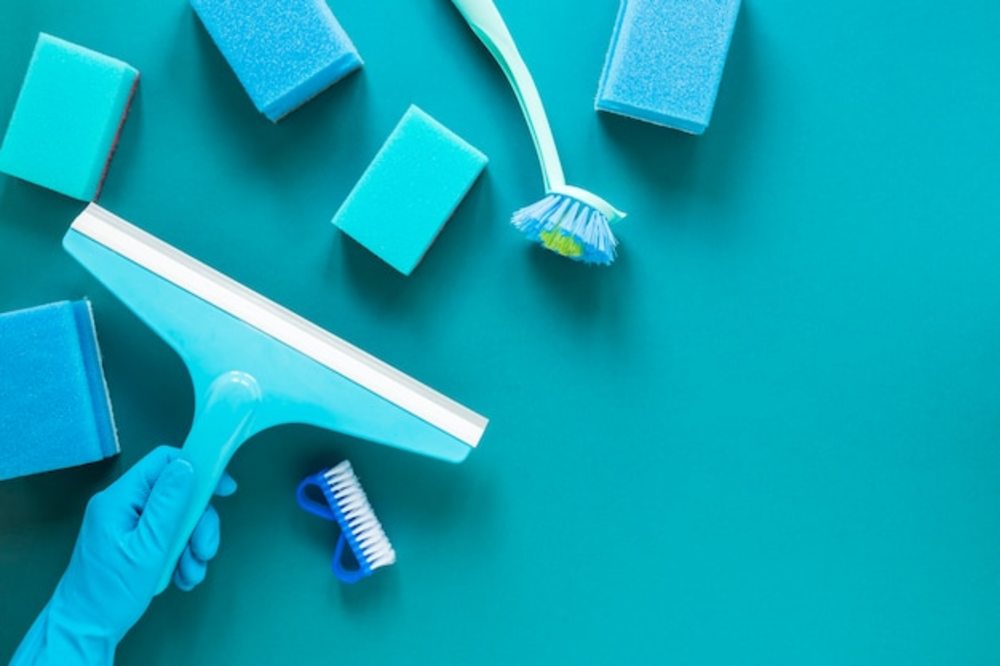 藍色清潔產(chǎn)品與平躺框架 衛(wèi)生用品的新體驗